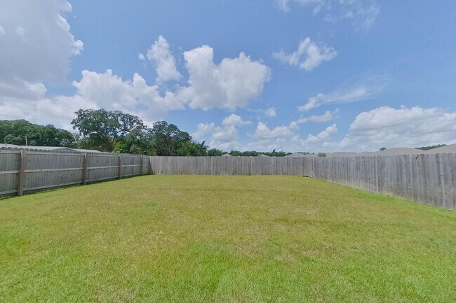 Building Photo - 416 Monarch Ln