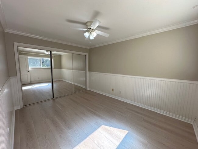 Building Photo - Stunning Newbury Park Home in model condit...