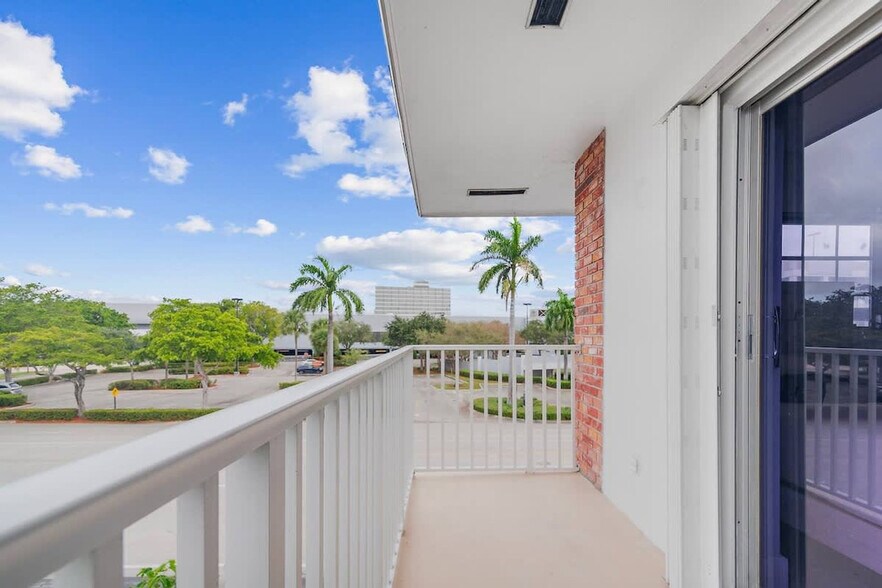 Building Photo - 2424 NE 9th St