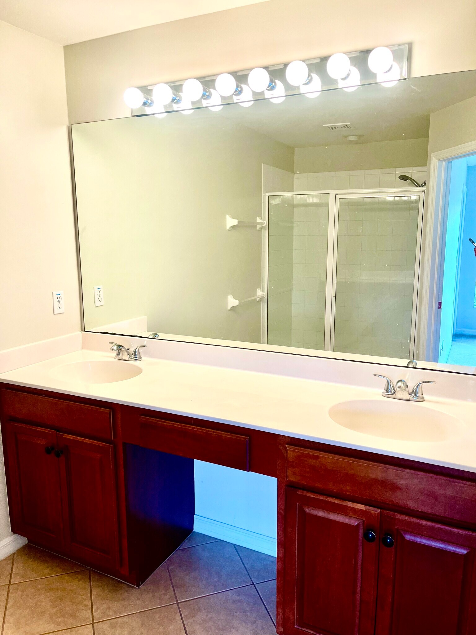 Building Photo - 8361 Village Edge Cir