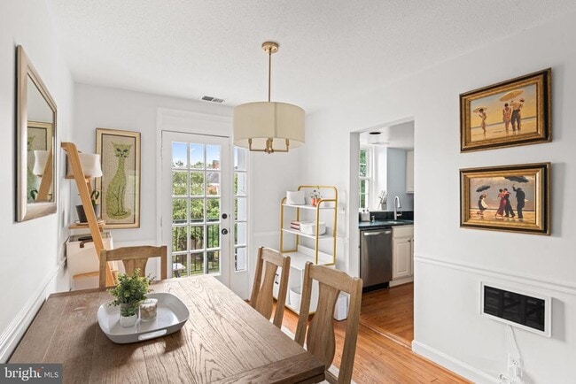 Building Photo - 3050 S Buchanan St