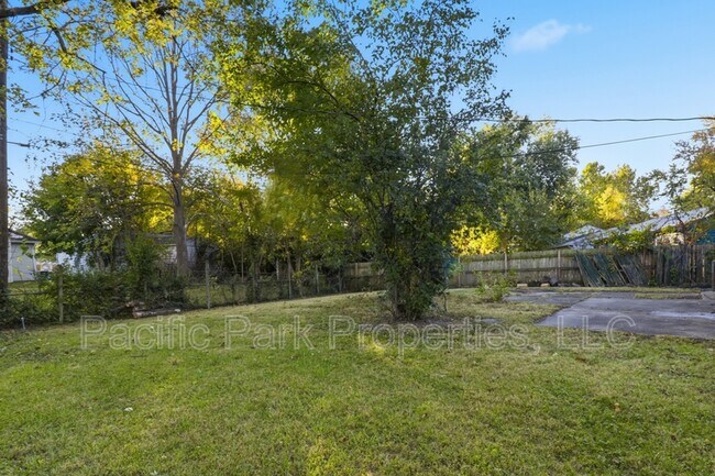 Building Photo - 3939 Esquire Pl