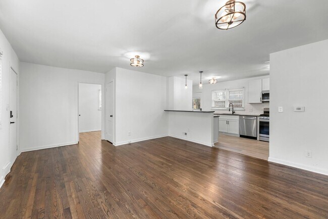 Building Photo - Newly Renovated Home - Steps Away from KU Med