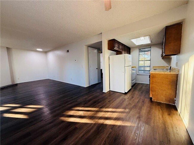 Primary Photo - 1701 S West End St