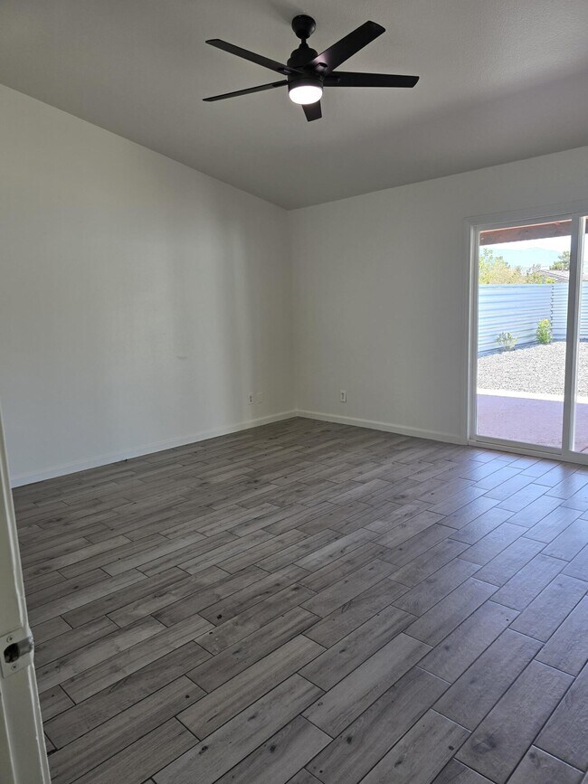 Building Photo - 15203 Avenida Ramada