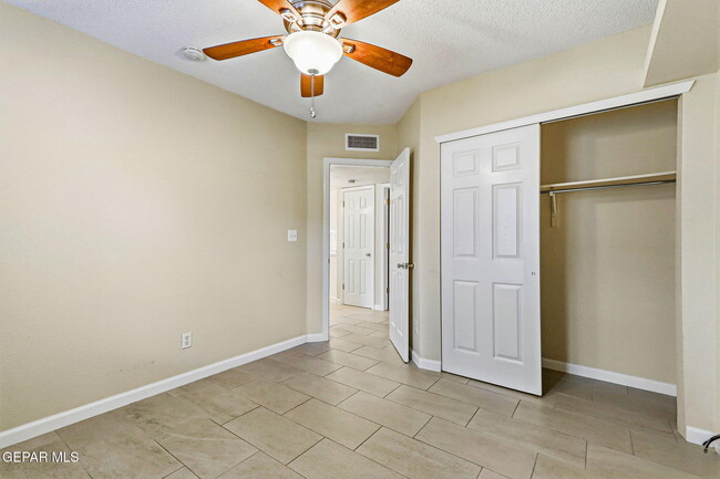 Building Photo - 1308 Rose Bud Ln