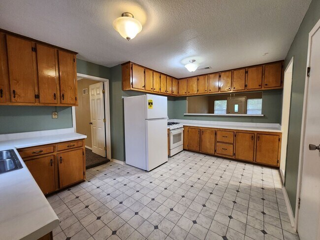 Building Photo - 36 18th Ave N