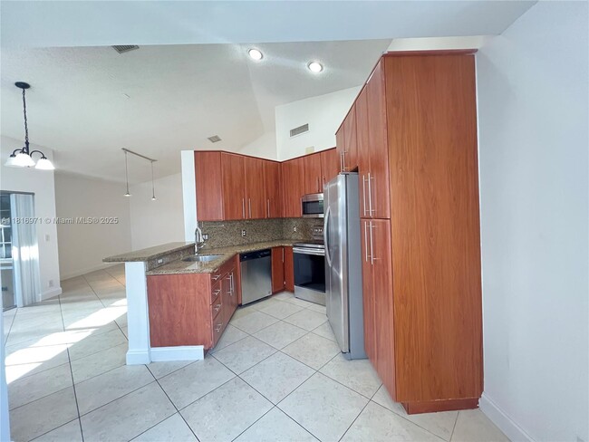 Building Photo - 465 Somerset Way