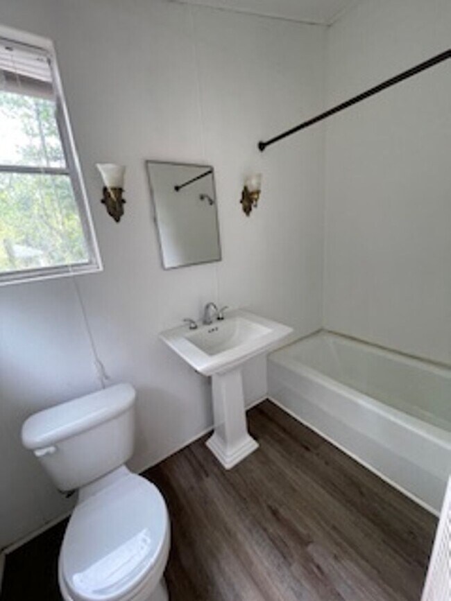 Building Photo - 1539 Isabel Ct