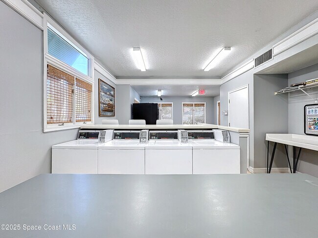 Building Photo - 7667 N Wickham Rd