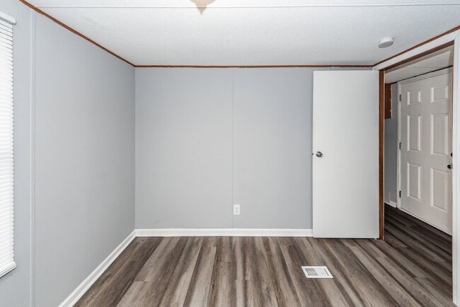 Building Photo - 2 Bedroom, 1 Bathroom Home in Charleston Farms - North Charleston