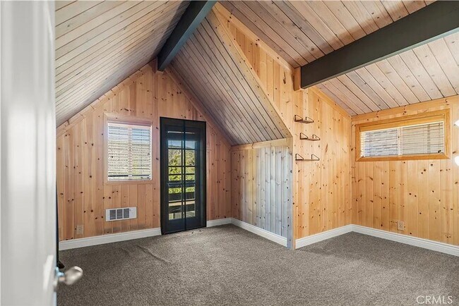 Building Photo - Charming 4BR Home with Mountain Views