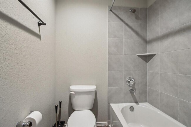 Building Photo - 8414 Aster Gln Wy