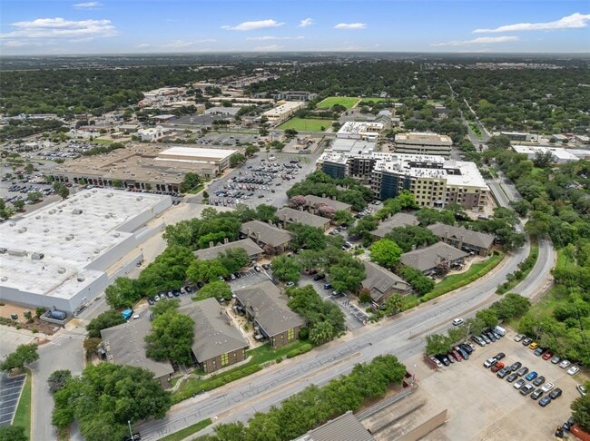 Building Photo - 7685 Northcross Dr