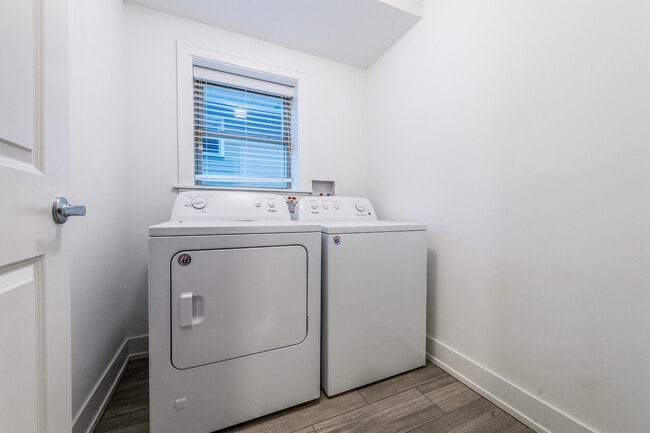 Building Photo - 3822 N Kenneth Ave