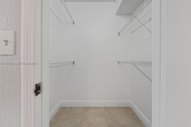 Building Photo - 12400 Vista Isles Dr