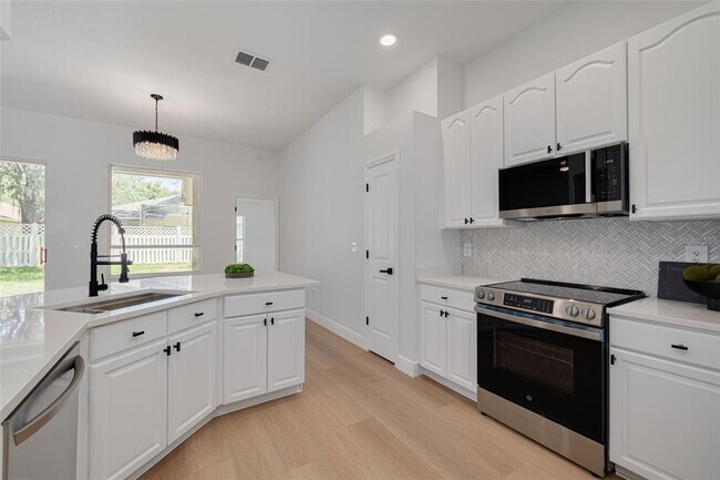 Building Photo - 9418 Azalea Ridge Cir