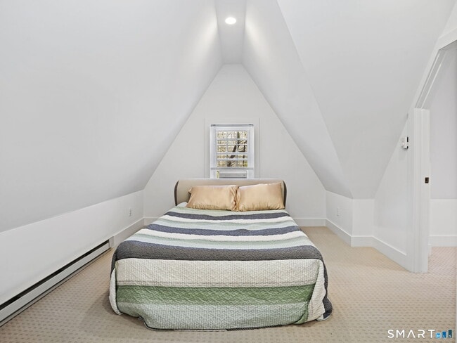 Building Photo - 212 New Canaan Ave