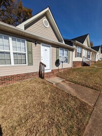 Building Photo - 2BD/2BA Townhome at The Squires