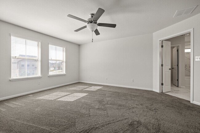 Building Photo - Beautiful Northfields Home | Quartz Counters, Open Floor Plan & Appliances Included