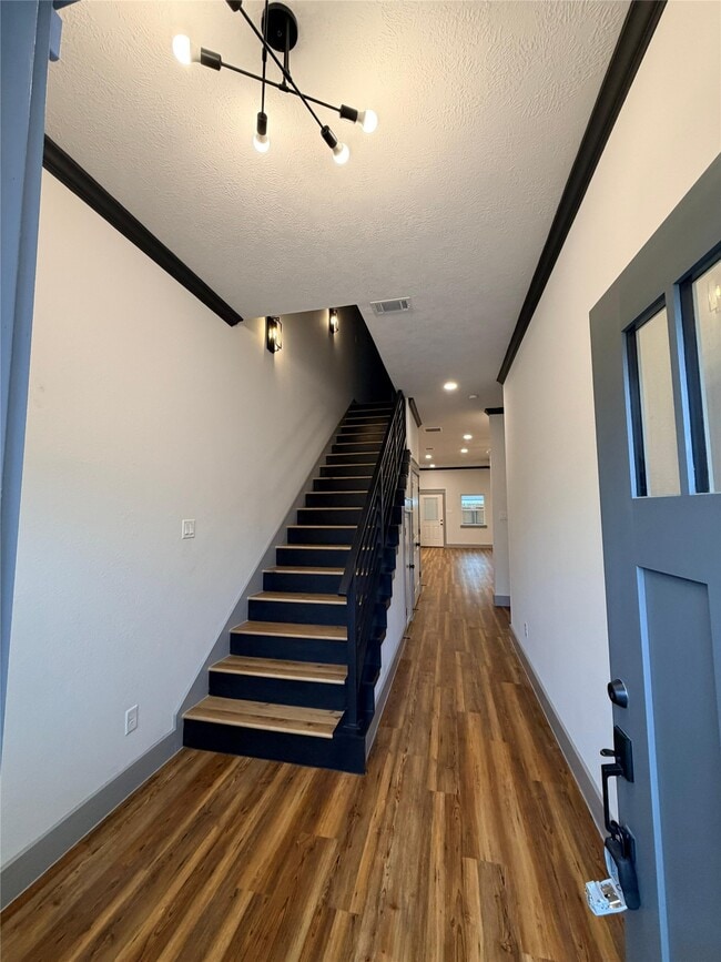 Building Photo - 1002 Natchez Ave