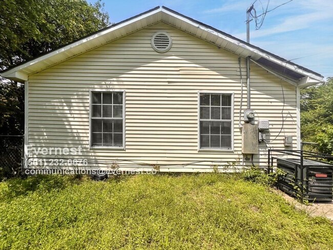 Building Photo - 3019 Center St