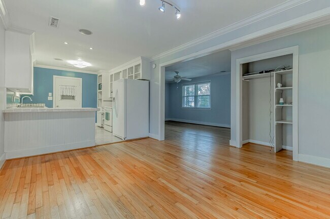 Building Photo - 1452 Birthright St