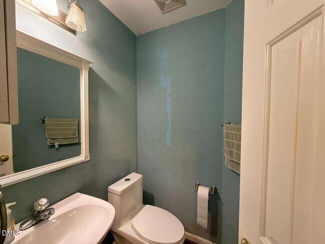 Building Photo - 109 E Seve Ct