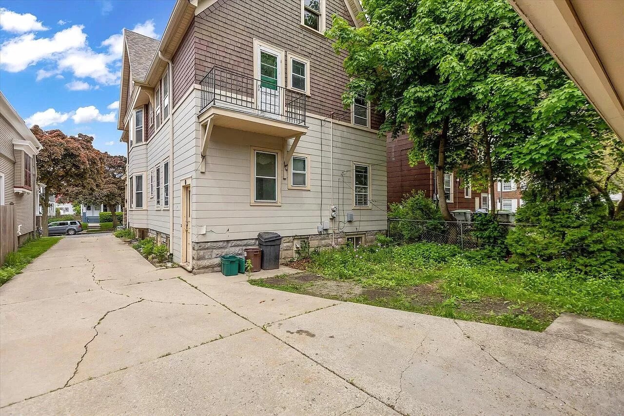Building Photo - 2858 N Murray Ave