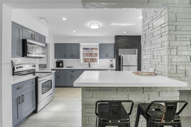 Building Photo - 230 NE 2nd Pl