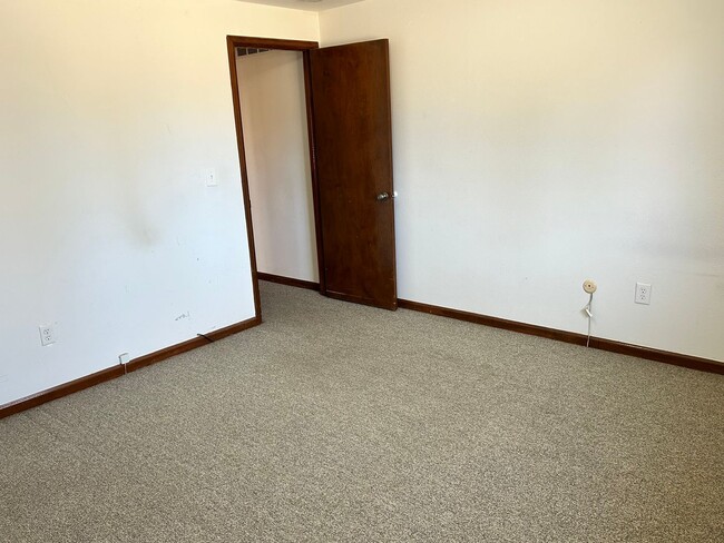 Building Photo - Two Bedroom Available For Rent In Longmont...