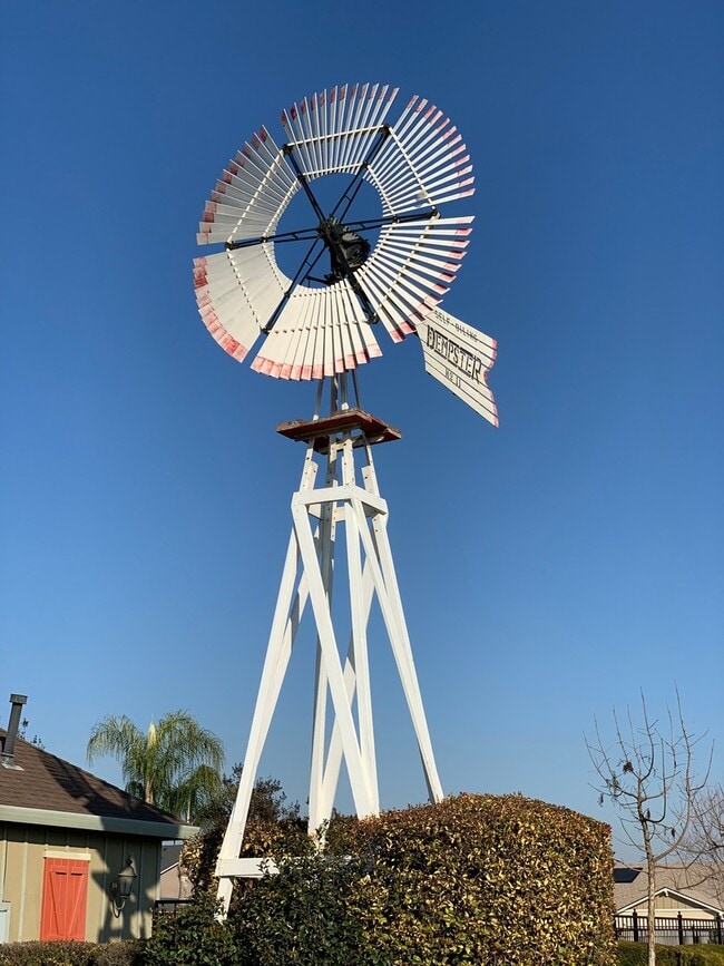 Building Photo - Immaculate like New Home in the gated Windmills at Tule Heights!