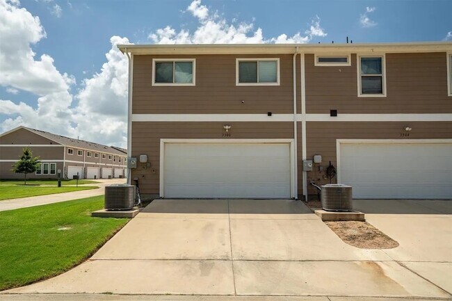 Building Photo - 3300 Becker Dr
