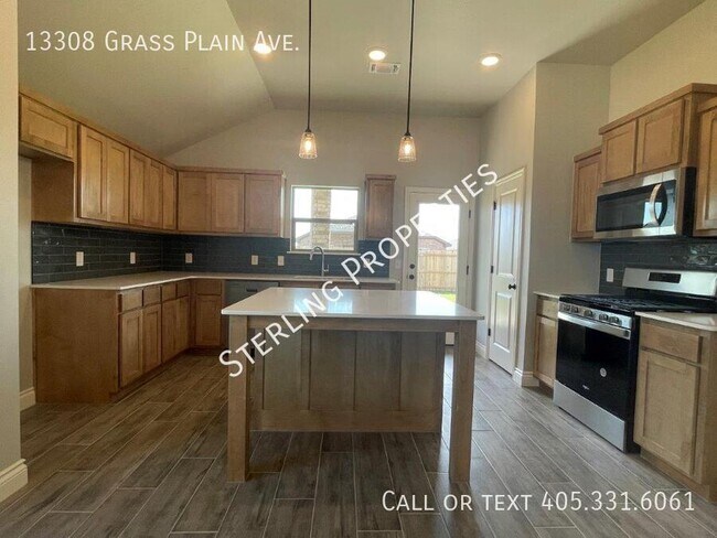 Building Photo - 13308 Grass Pln Ave