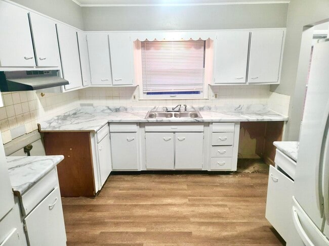 Building Photo - 425 Bryanwood Pkwy