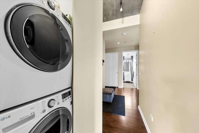 Building Photo - 600 N Fairbanks Ct