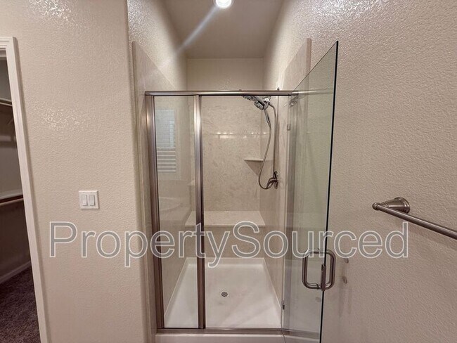 Building Photo - 3832 Lookout Dr