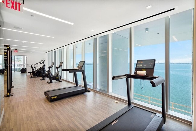 Building Photo - 700 NE 26th Terrace