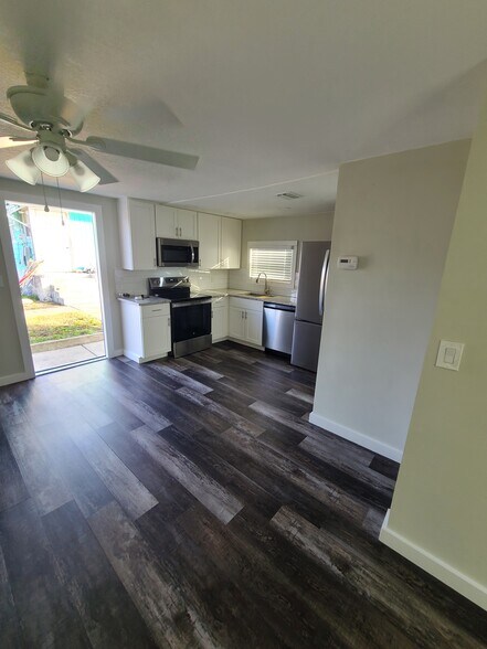 Building Photo - 6204 Pennsylvania Ave