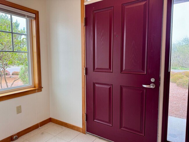 Building Photo - Single-Level 2BD/2BA in Face Rock Village – Bandon Beach Living Awaits