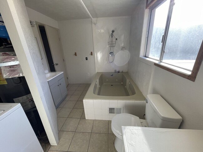 Building Photo - Coming Soon! Beautifully Remodeled 3-Bedroom Home with Fenced Yard & Covered Parking