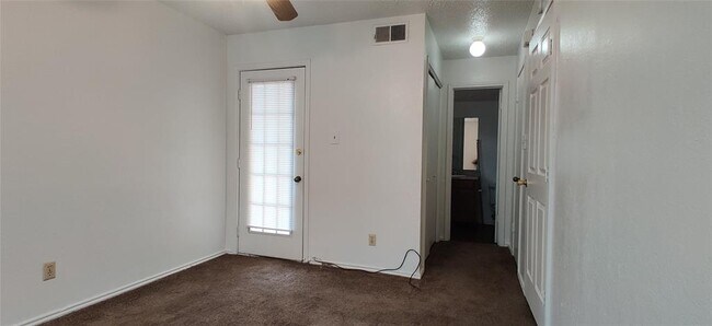 Building Photo - 1712 Crestpoint Dr
