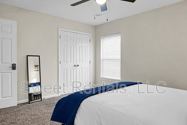 Building Photo - 124 Larkspur Dr