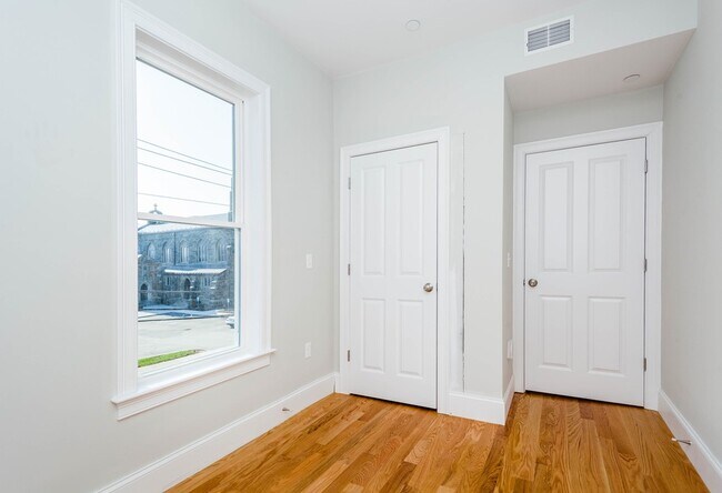 Building Photo - 220 Ashmont St