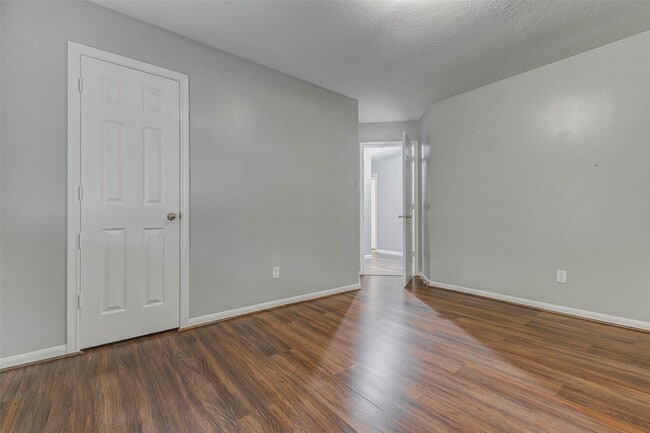 Building Photo - 4506 Silverlake Dr