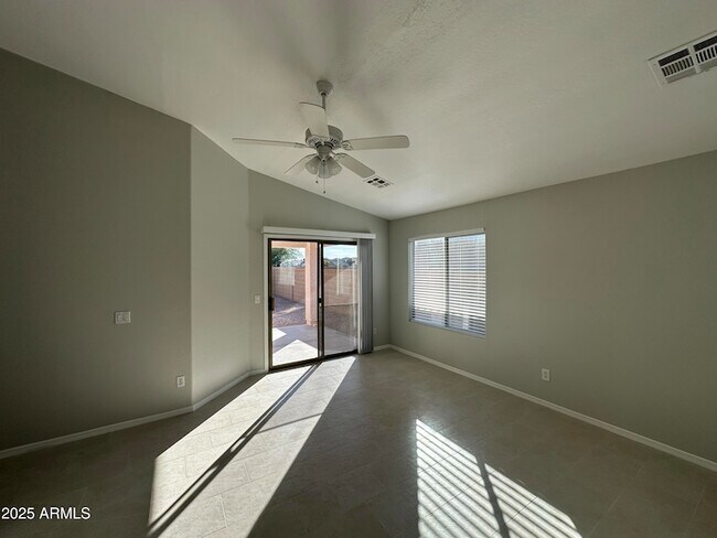 Building Photo - 1115 E Elm Rd