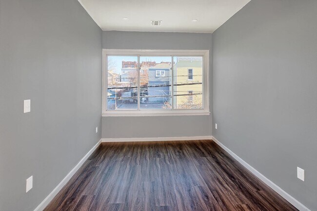 Building Photo - 445 Liberty Ave