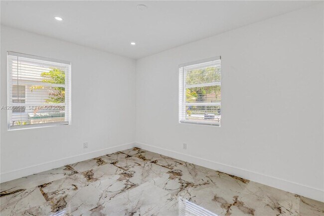 Building Photo - 809 SW 17th St
