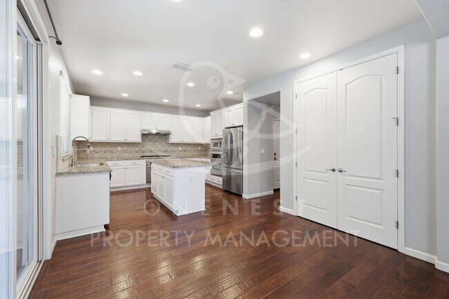 Building Photo - 611 Open Range Ln
