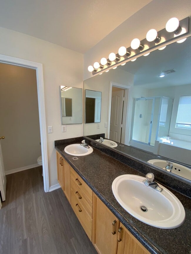 Building Photo - 2 Story, 3 bedroom, 2.5 bathroom home in Silverado Ranch